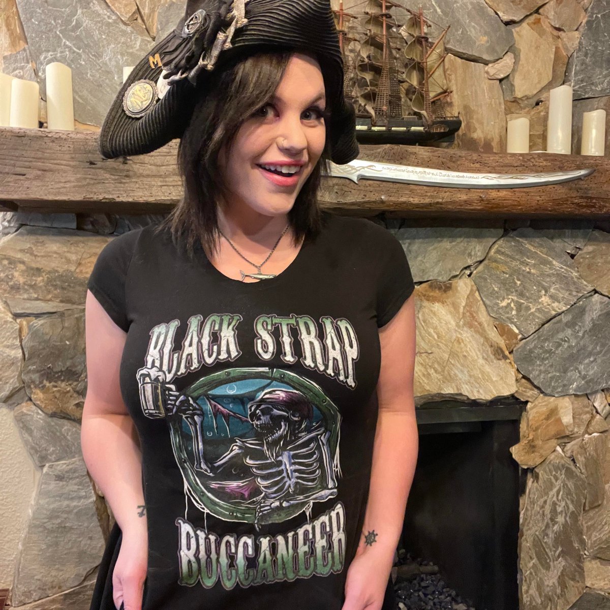 scoundrelsinn's tweet photo. It's the start of our 7th Anniversary week here at the Inn and we are happy to bring to you this year's Anniversary shirt! Modeled by our lovely Man-eater Marge, get your tee, tanks, hoodies, pint glasses and more on our Teespring store
https://t.co/jHvmhz14ru https://t.co/mPmEdGnDim