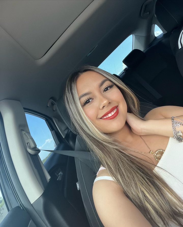 berrospes_clara's tweet photo. car selfies, my fav ❤️‍🔥 https://t.co/ULKfZLskak