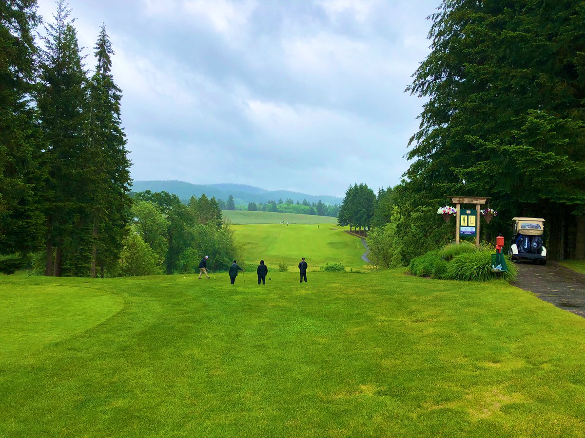 cystyle's tweet photo. Fore! Getting slightly backed up but loving the view on the 10th hole at Chehalem Glenn Golf Course. https://t.co/MHQOlnAOwq