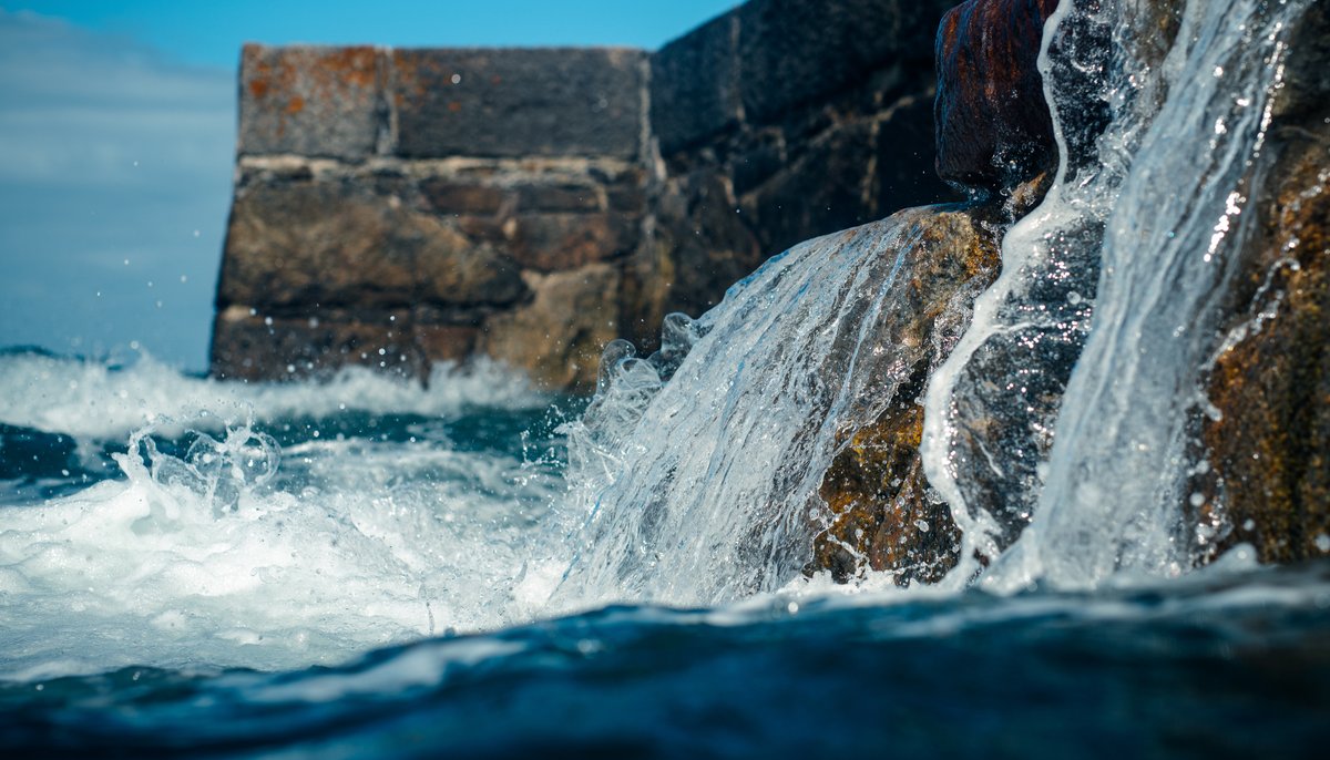 SeaStudio_ie's tweet photo. this afternoon's swim #seastudio #photoswimthesis #coliemore #dalkey https://t.co/Bgc9XQdrrJ