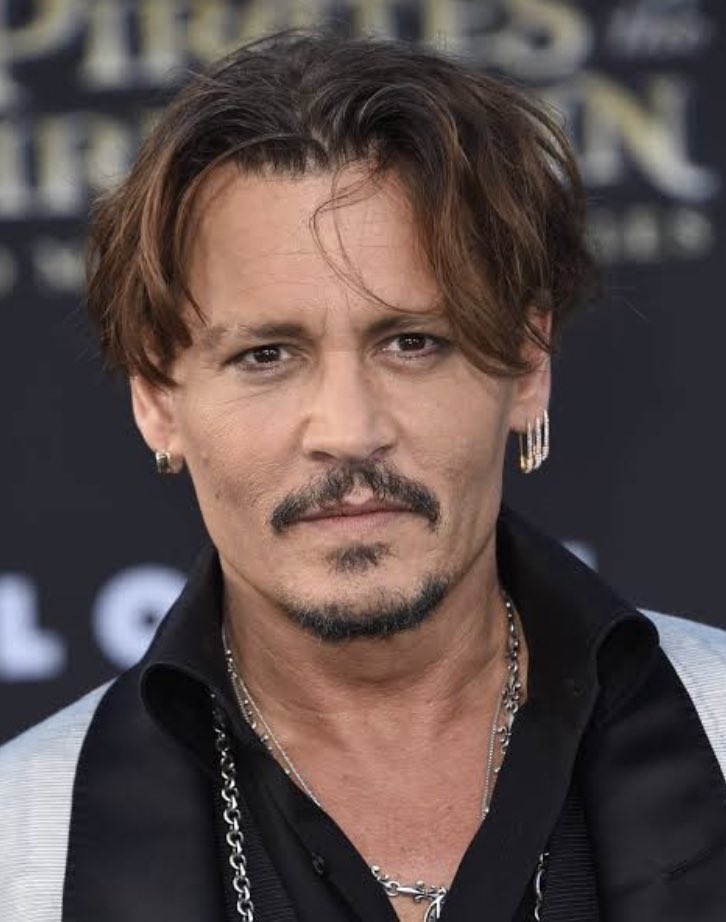 centraldepp's tweet photo. Johnny Depp já levou para casa um Globo de Ouro após vencer a categoria de “Melhor Ator em Musical” em “Sweeney Todd: O Barbeiro Demoníaco da Rua Fleet”, o filme também ganhou na mesma noite na categoria de “Melhor filme Musical”. https://t.co/jypHhaQxzv