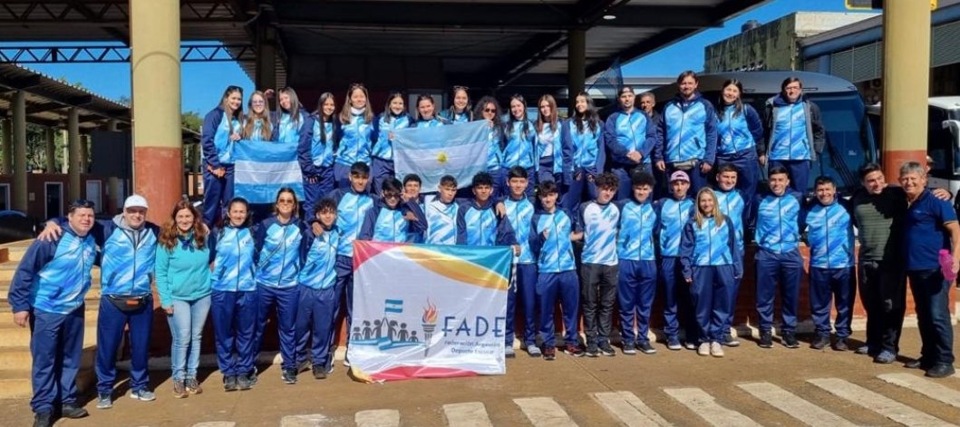 FADEarg's tweet photo. La delegación Argentina🇦🇷 llegó a 👉📌#FozDeIguazú🇧🇷 para representarnos en el Mundial de Voley🏐 Escolar de @ISFsports.
Les deseamos el mayor de los éxitos!🇦🇷🏐👏
@lpetrynka @horafilhocbde
@Leot14
➡️Deporte Escolar❤️🇦🇷
@ines_arrondo @Herrerayflia @jaimeperczyk @jalbertogalarza https://t.co/vCU5p0lnus