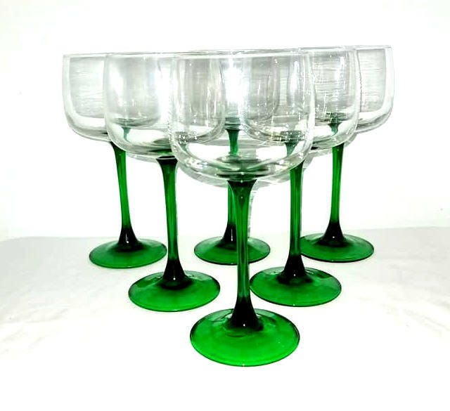 JunkYardBlonde's tweet photo. Luminarc Green Crystal Stemware J G Durand France 1960s https://t.co/L8tLBZOMsI #Gotvintage #Etsysellsvintage #JunkYardBlonde #CrystalStemware https://t.co/rGS0dM3lT2