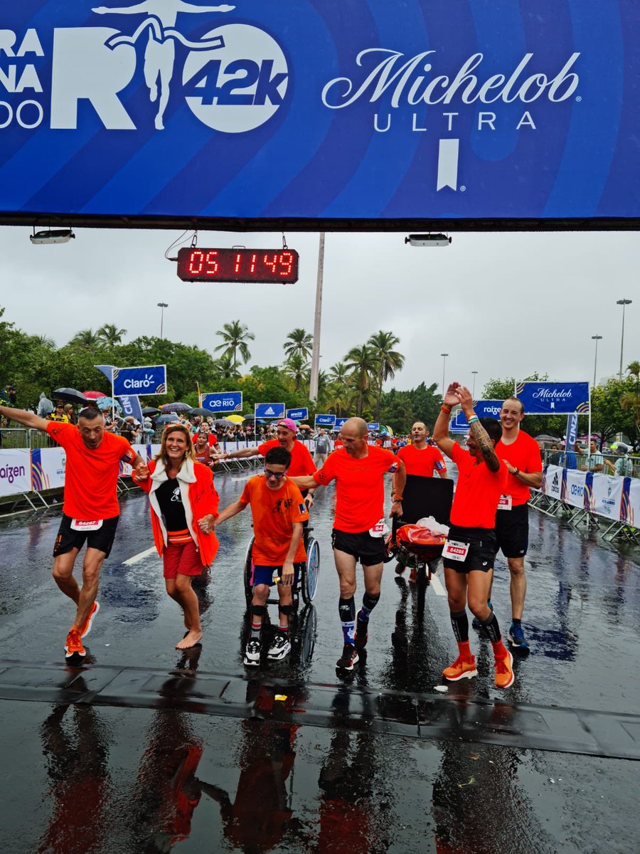 FranceaRJ's tweet photo. Marathon de Rio de Janeiro : félicitations toutes particulières à l’équipe de Pompier Raid Aventure qui a porté haut les couleurs de la France dans un esprit de formidable solidarité ⁦@PompiersFR⁩ @pompiers78 @sdis60 @sdis44 ⁦@PRAventure⁩ https://t.co/deddHCcq8s
