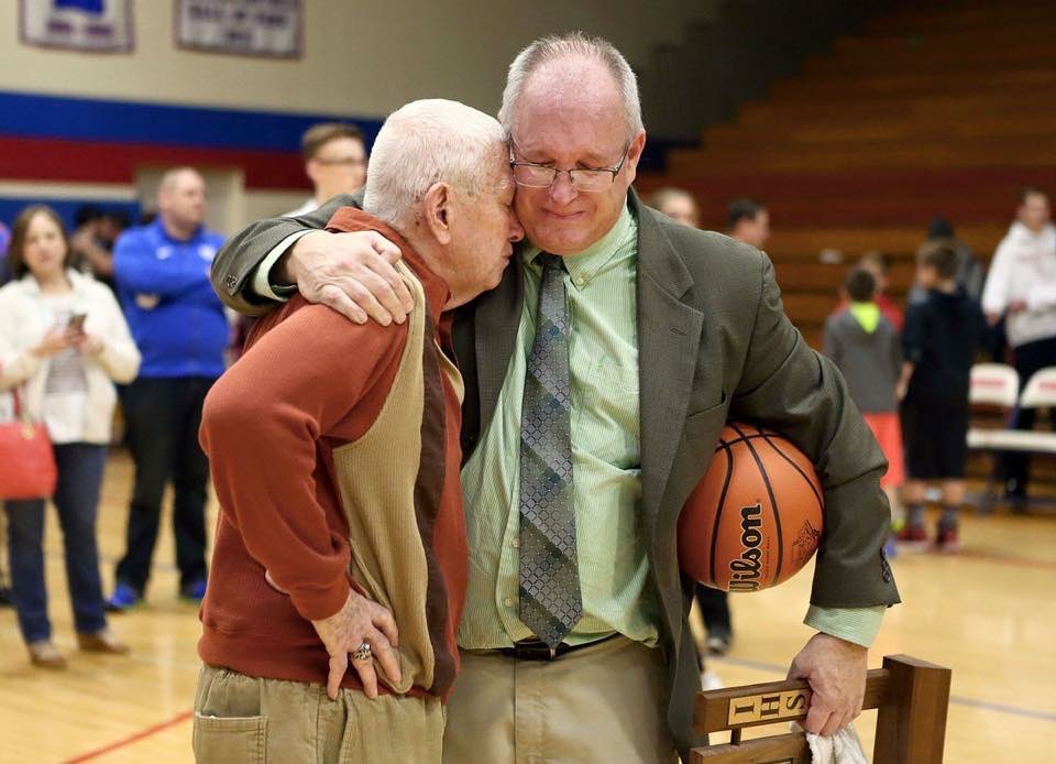 Coach_Springer's tweet photo. My father taught me many things about basketball but the most important thing he taught me was to seek first the kingdom of God. I haven’t followed that my whole life but when I have, I have found a PEACE that passes all understanding! https://t.co/gJt1rySGRf