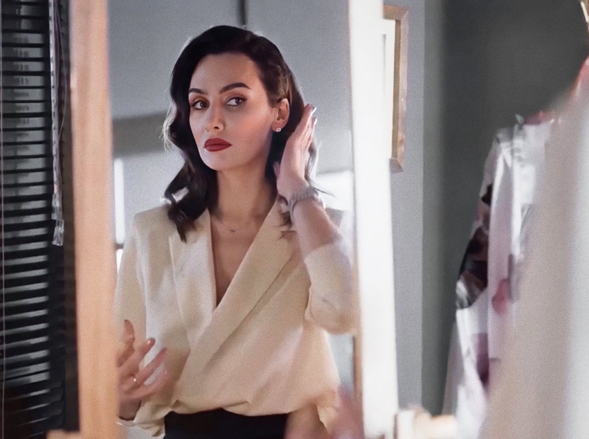 Oynadığı her projede farkını koyan  birce akalay gerçekten büyük alkış hakediyor #mezarlık #KusUcusu