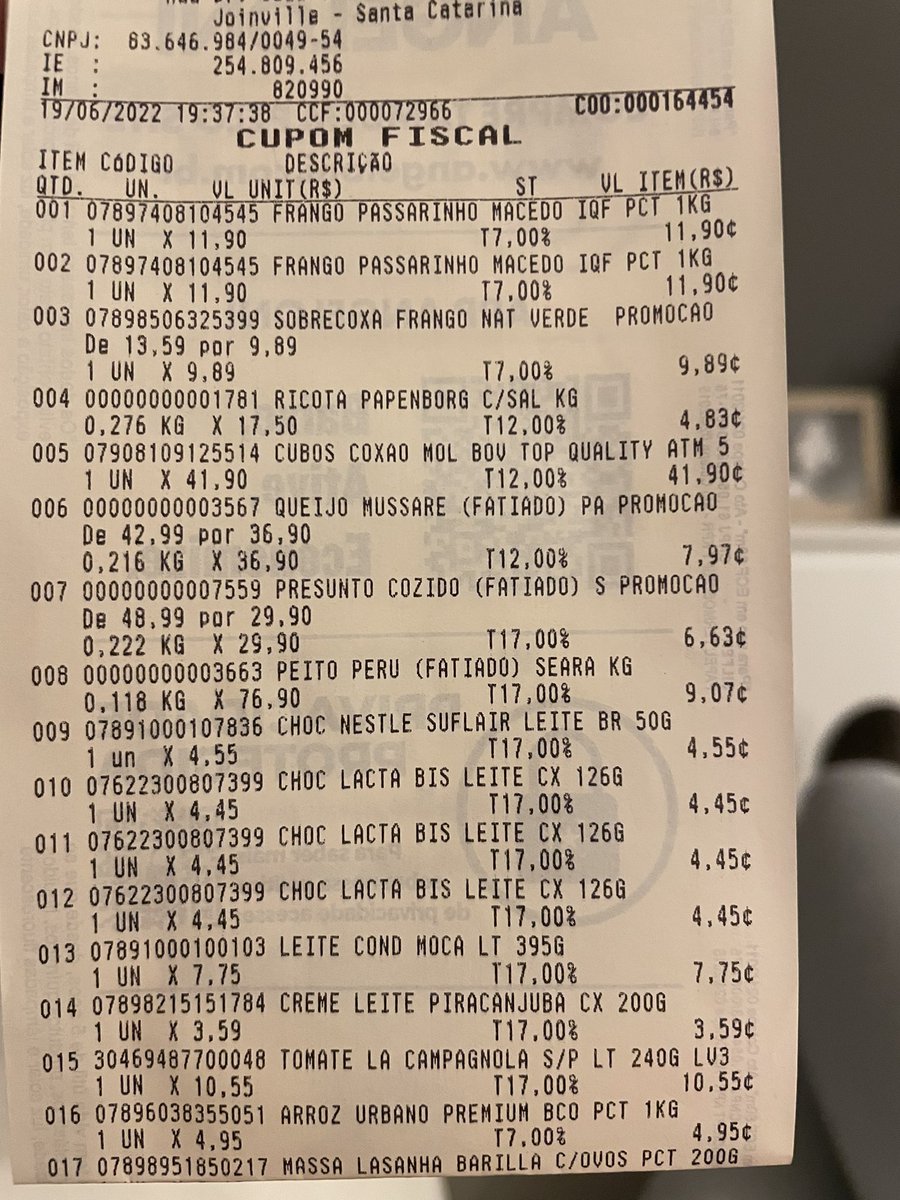 deborajahn's tweet photo. Você fica um tempão no @redeangeloni, olhando o app e escolhendo o que tá na promoção, pra chegar no caixa e não ganhar os descontos. E não é a primeira vez. Promoção pra inglês ver, seu Angeloni? 😤 https://t.co/xFT5Mw1iV6