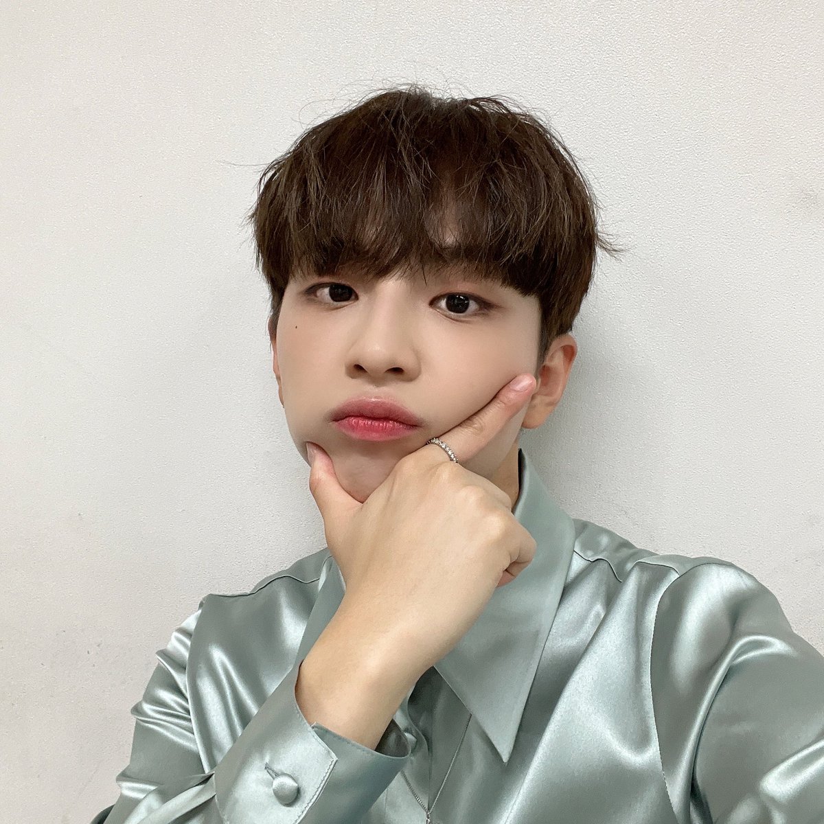 BoysDaCapo_FR's tweet photo. [📸] | 19.06.2022
 
#BDC_Sihun
"Je suis plutôt doué pour prendre des photos dans l'escalier..😳"
 
#BDC #BDC_시훈
#김시훈 #KIMSIHUN
___
 
© BDC_BNM https://t.co/f9EZEmaKjJ