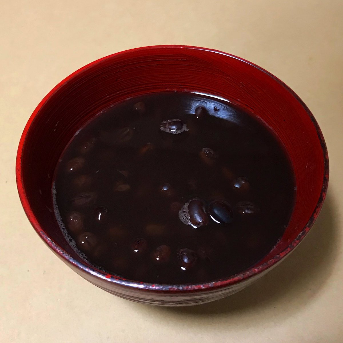 今日のスープはあずきスープ。砂糖も塩も入れていません。カリウムやサポニンによる利尿作用を促進する働きにより、不要な水分を外に排出することができるあずき。おいしく頂きました。#今日のスープ　#あずきスープ　#あずき　#ケの食事　#today’s soup  #red bean soup