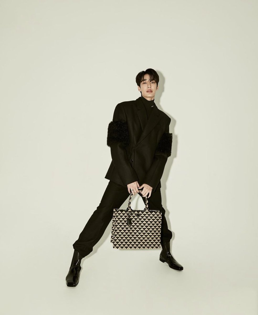 dewjsu_jfc's tweet photo. ~📸🤎@dew_jsu IG更新

🖤✨

#dew_jsu #PradaSS23 
#Prada #PradaSymbole https://t.co/AgMoy3KWzO