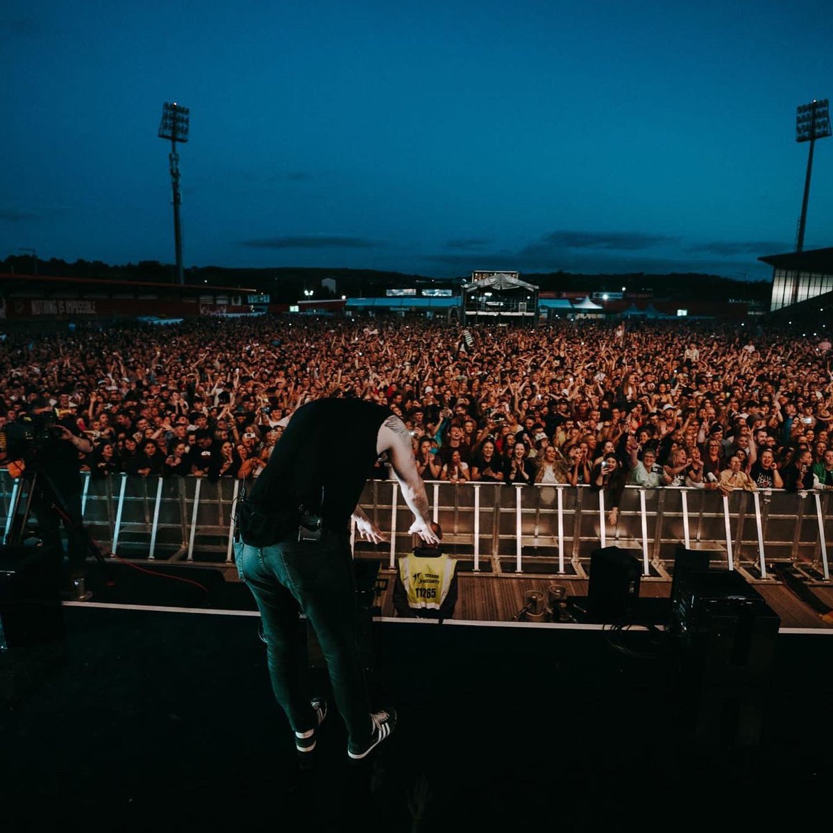 glenofthepower's tweet photo. Cork! What an incredible night! And what a way to end our Irish dates ☘️ Thanks so much to everyone that made tonight so special for us! 🤗 https://t.co/AvNuqRToN1