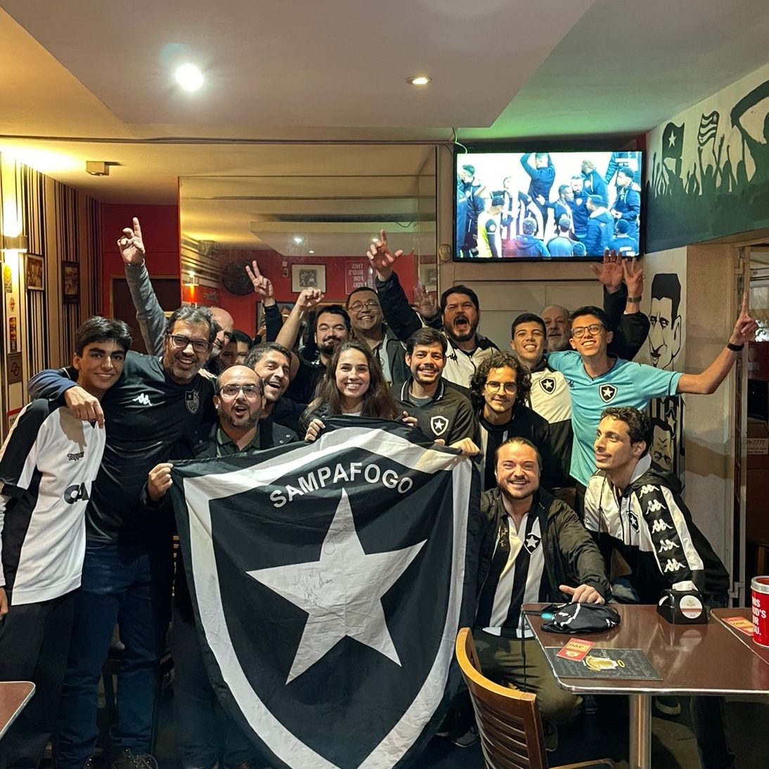 sampafogoficial's tweet photo. CONTRA TUDO E CONTRA TODOS!🔥
Em jogo ÉPICO, Botafogo mesmo sendo roubado e com um a menos, VIROU O JOGO contra o Inter no Beira Rio.
TIME DE GUERREIROS! PQP!
Mostramos que aqui é BOTAFOGO PRA CARALHOOOOO!
#aquiéBotafogo #brasileirao #vargonha #chupainter #CBFvergonha https://t.co/4z8mWQMZhm