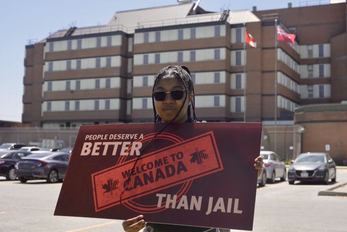 SamerMuscati's tweet photo. Grateful to all the wonderful @AmnestyNow &amp; @HRWcanada staff &amp; volunteers who came out to protest immigration detention in #Canada this weekend.

Join our #WelcomeToCanada campaign that calls on provinces to abolish immigration detention in their jails: https://t.co/7J9y1eprR5 https://t.co/8ncY5wotNA