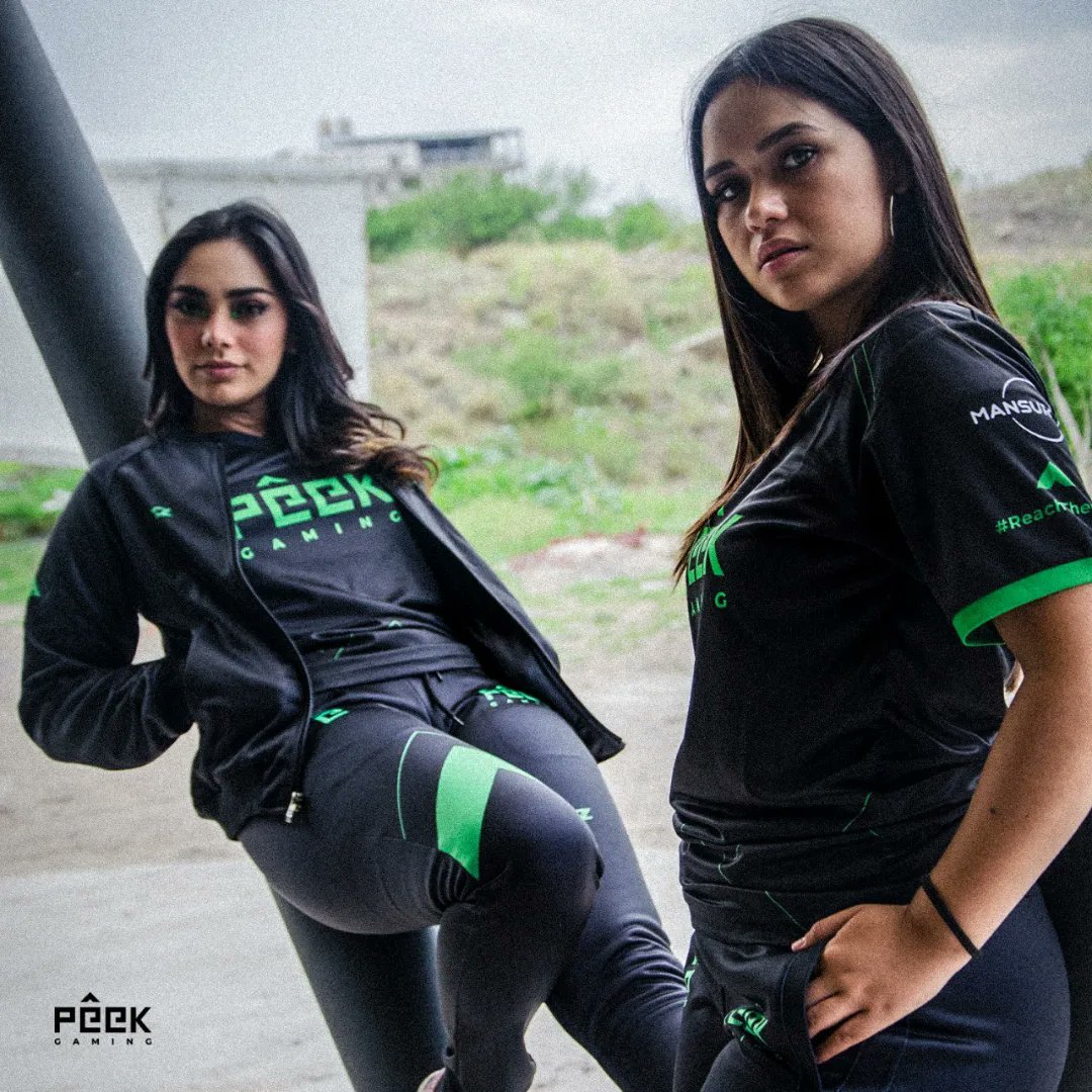 xibalbaesports_'s tweet image. Porque vivir la experiencia #PeekGaming incluye un estilo único. 💫👀
 
¿También quieres ser parte del club? 🤔
Envíanos un DM para recibir más información. 🤓🔥

#ReachThePeek #GamingForward #powermexicano 💚💚