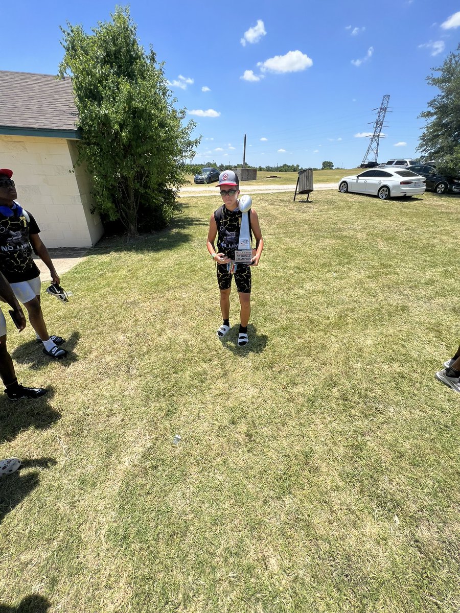 evanmathis1030's tweet photo. Brought back home the nati championship with a 7-0 record @PremierEventsU2 @No_Limitz_7v7 , @JCastilloHFC @CoachMartinLE @LilElmFootball @bell_charles @OsvaldoH_14 @KellenTasby @RectorSemaj25 @Williambell2217 https://t.co/pHLZ4ddEWr