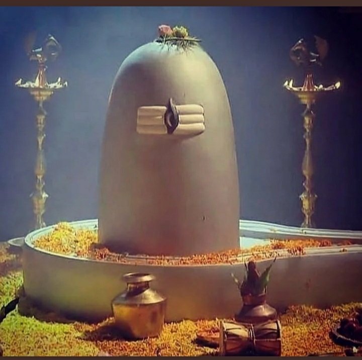 ॐ त्र्यम्बकं यजामहे सुगन्धिं पुष्टिवर्धनम् उर्वारुकमिव बन्धनान्मृ त्योर्मुक्षीय मामृतात् 

हर सांस आपकी मोती है
अगर उसमें शिवनाम की "ज्योति" हैं.!!

ॐ नमः शिवाय🚩🙏  
हर हर महादेव 🚩🙏 
सुप्रभात 🌷💐
आपका दिन शुभ हो 🌸🌷💐