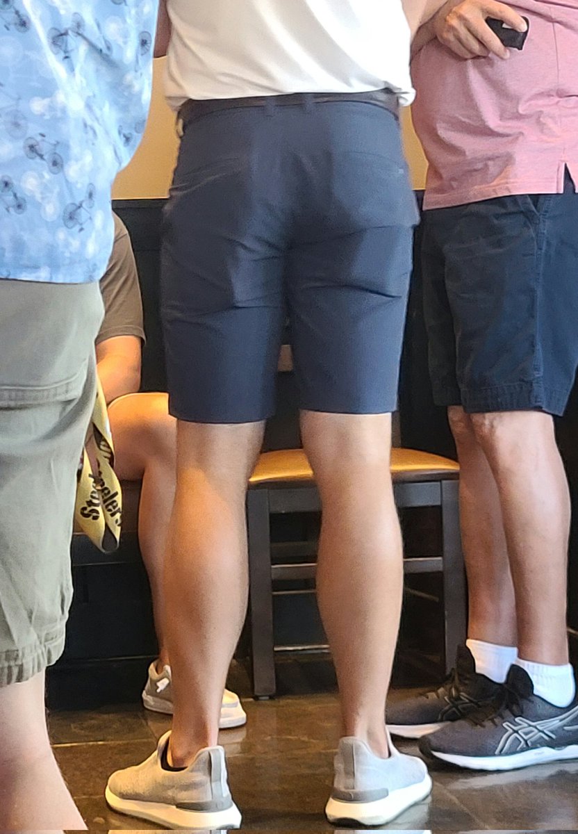 PlainsDawn's tweet photo. My guy, you must be single if your partner has not mentioned that carrying your phone and wallet in your back pockets gives you #squarebutt https://t.co/9qmnh93Srx