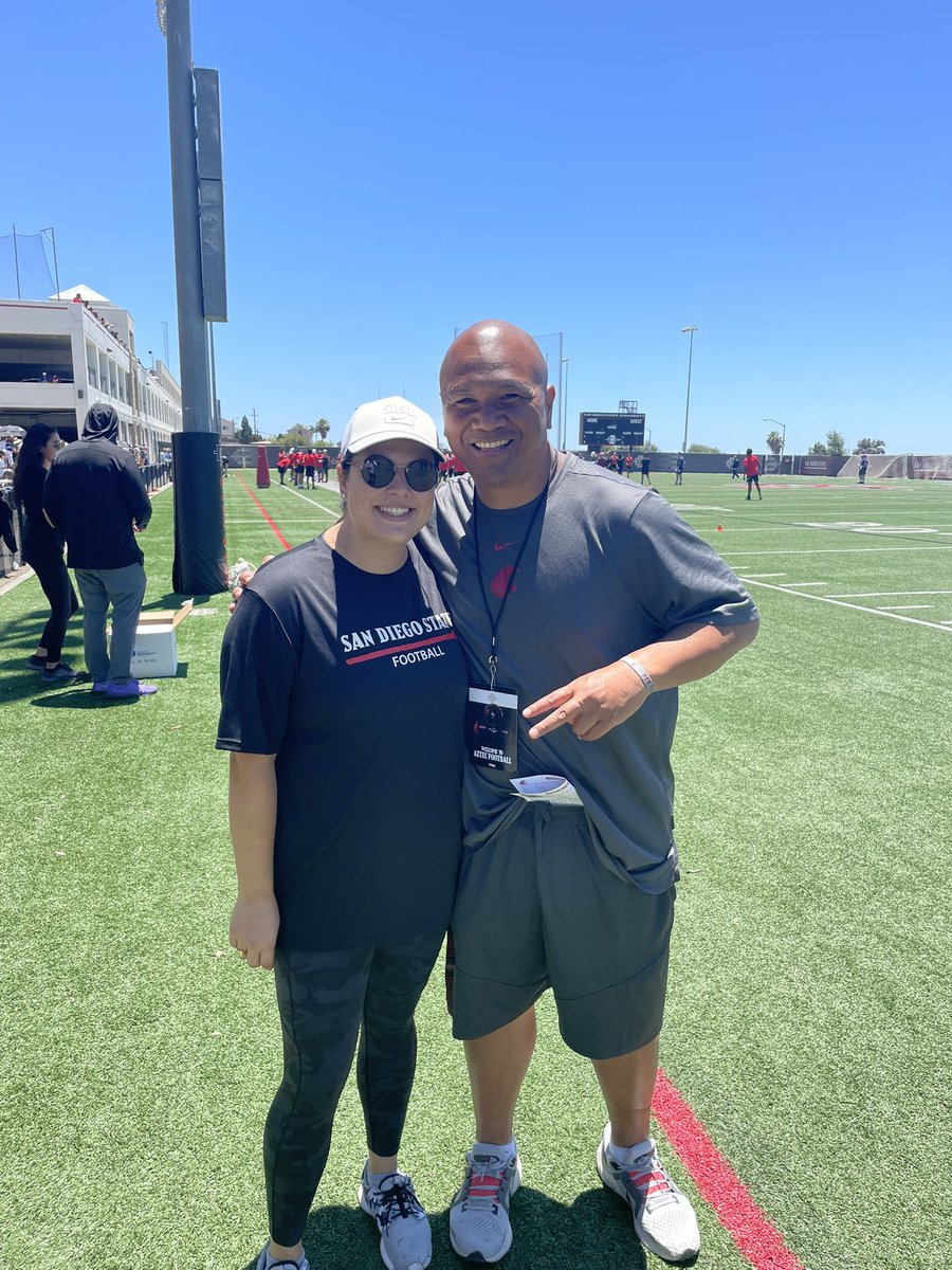 annikameurer's tweet photo. I got to hang out with one of my favorite coaches at camp today! I know heโs going to crush it at Washington State this year! Love this man & I miss being on the field with you!! #family https://t.co/nxlTdDr3B2