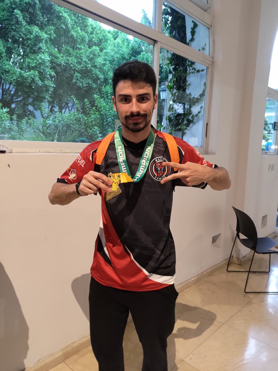 Todavia no puedo creerlo. Sali campeon del campeonato de mexico y me voy para londres. Muchisimas gracias a toda la gente que tengo alrededor, me hacen muy feliz. Se me cumplio el sueño 🥹