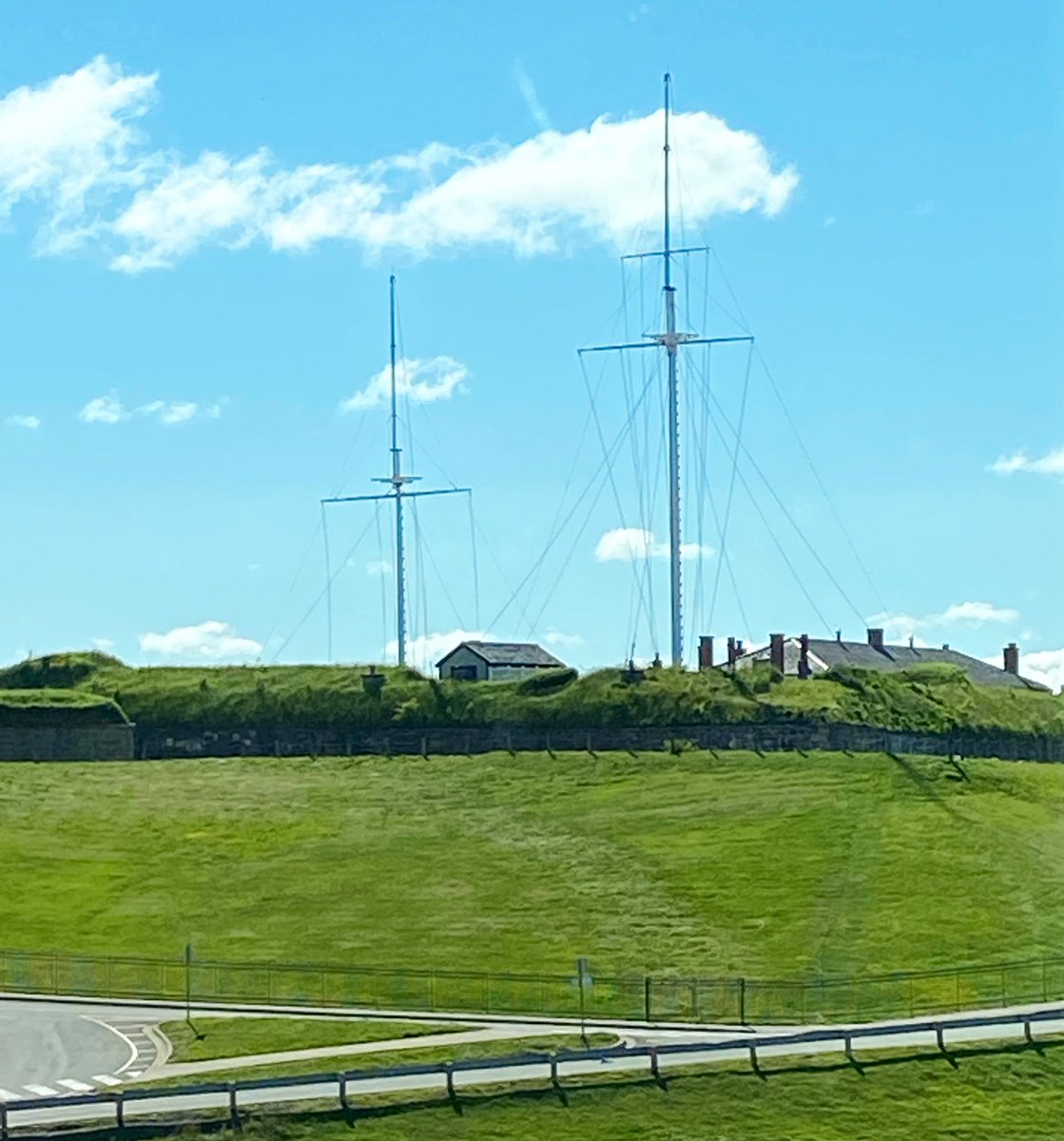 forkonthemove's tweet photo. The view from my room at the Sutton Place Hotel- the Halifax Citadel. I love this hotel. I mentioned I preferred tea in the morning and a kettle and tea bags arrived 10 mins later. That’s what I call service! @SuttonPlaceHtl 
#suttonplacehalifax #TMACYAS #tmactravel https://t.co/eABjhm95EK