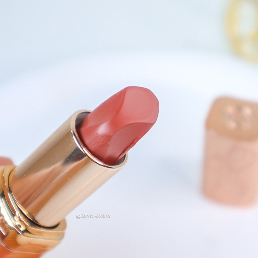 JammyRaksa's tweet image. สีนู้ดที่ดือ💄คัลเลอร์ ริช เลอ นู้ด👄รุ่นแพคเกจ Limited Edition✨️เนื้อซาติน นุ่มลื่น เบาสบายปาก ทาง่าย เม็ดสีชัดกลบสีปากมิด ติดทนนาน พร้อมออยล์บำรุงถึง 50% ช่วยให้ริมฝีปากชุ่มชื้นและมีกลิ่นหอมดอกไม้สุดยูนีคด้วย แถมราคาก็น่ารักมาก #LOrealParisTH #LesNusByColorRiche #ColorRiche