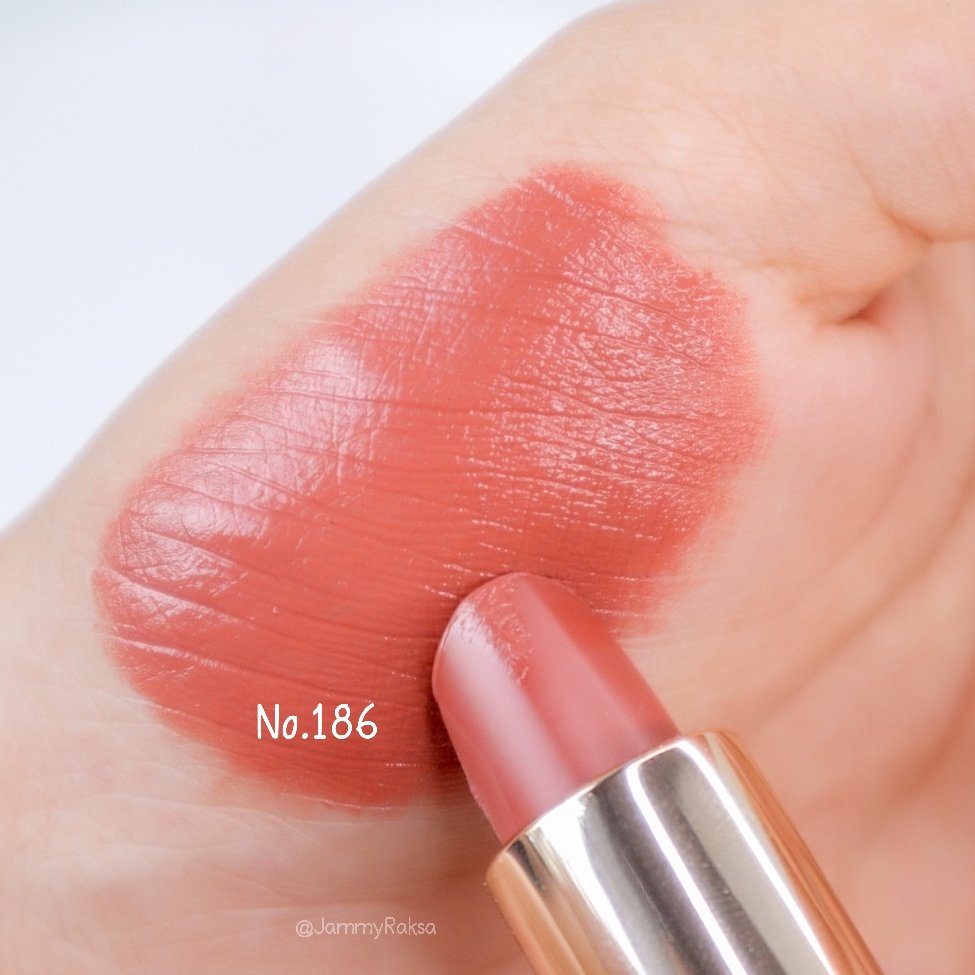 JammyRaksa's tweet image. สีนู้ดที่ดือ💄คัลเลอร์ ริช เลอ นู้ด👄รุ่นแพคเกจ Limited Edition✨️เนื้อซาติน นุ่มลื่น เบาสบายปาก ทาง่าย เม็ดสีชัดกลบสีปากมิด ติดทนนาน พร้อมออยล์บำรุงถึง 50% ช่วยให้ริมฝีปากชุ่มชื้นและมีกลิ่นหอมดอกไม้สุดยูนีคด้วย แถมราคาก็น่ารักมาก #LOrealParisTH #LesNusByColorRiche #ColorRiche