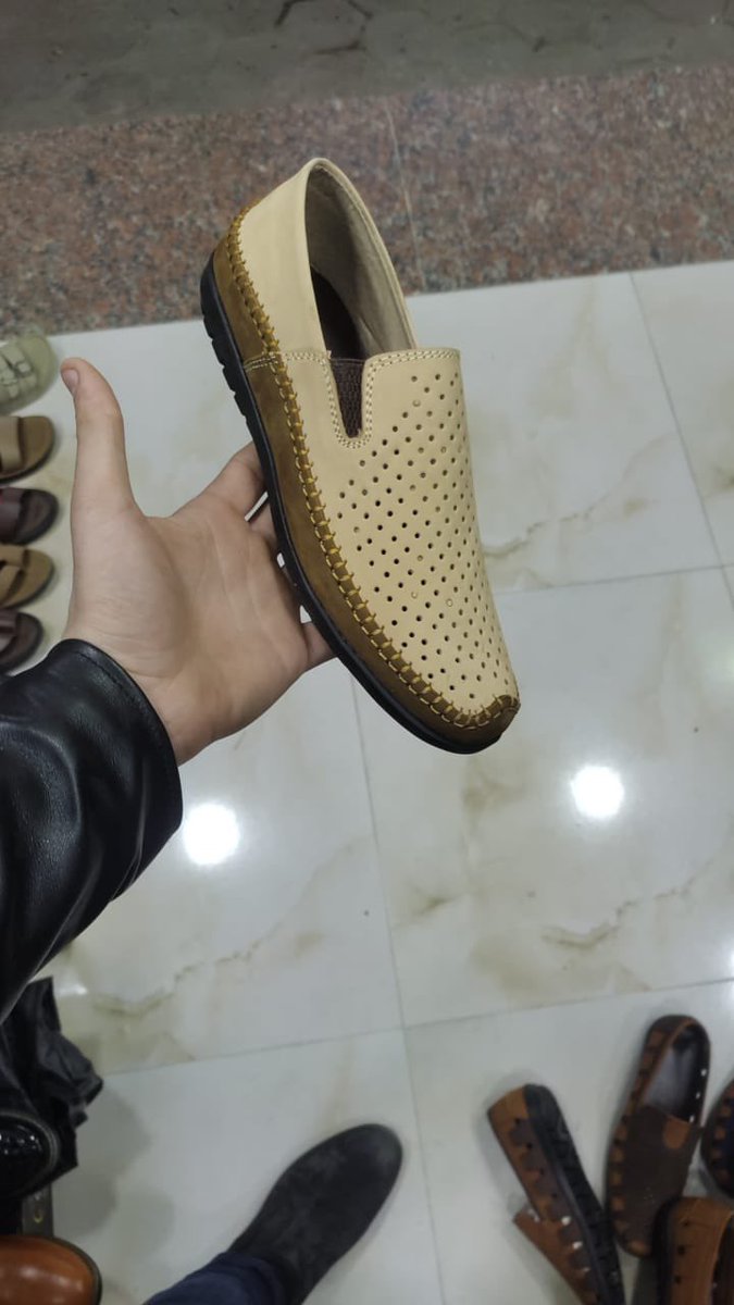 FirstRate_Shoes's tweet image. Available for 13k Only🙌🔥🙌 Contact us via ☎️ 07032888205..#WebringtheBest
Retweet Fisabilillah🤝..@__yellows @Aashfinn @_najib_aa #staged #GIRLFRIEND #Benzema #Ronaldo