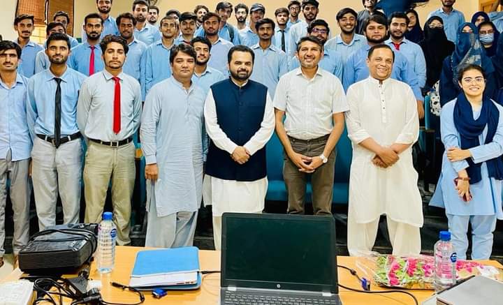 UmarMal07908307's tweet photo. #DigitalMarketing is the most demanding field now a days. And its a great opportunity for bahawalpurians because #Iub is offering a 4 years program of BS Digital marketing #IBMAS #freelancing #WebsiteDeveloping @AliKhayaal @nad33mkhan https://t.co/NCHtImRrpe