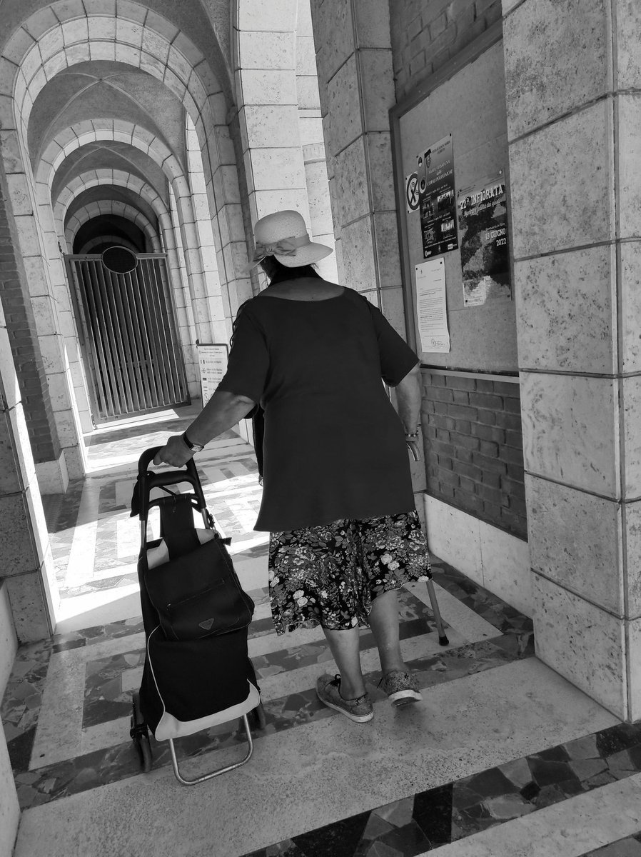 BlogRomano's tweet image. #goodmorning #urbanphotography #people #travelcityphotographer