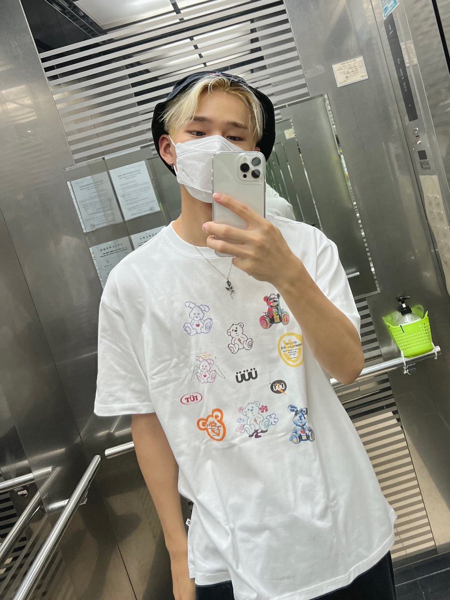 CIX_OUTFIT's tweet photo. #김승훈 FNS.

Brand : ISTKÜNST.
Name : IK 컬렉션 티셔츠 화이트.
Price : ₩49,000

#CIX #씨아이엑스 #승훈 #Seunghun #CIXOUTFIT_SEUNGHUN https://t.co/8mEIw6MXOA