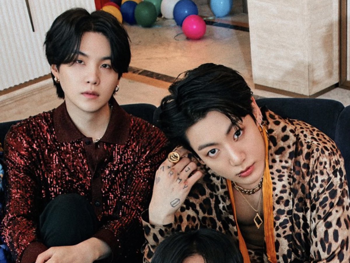 ColorMePurplex2's tweet image. Yoongi: I’m your bias for a reason
JK: Let him keep thinking that

🫣🥲🫠