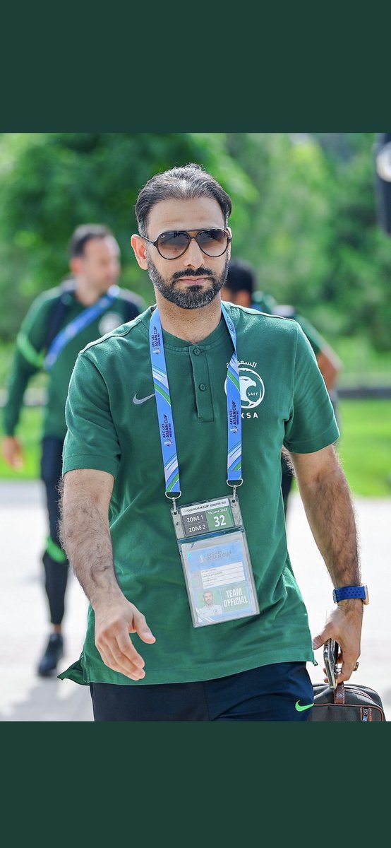 kk1500_ksa's tweet photo. الله يسعدك ياسعد رفعت روس الشعب السعودي ودعست على على اعلام اوز بكستان والموالين لهم https://t.co/S9haeV8H4v