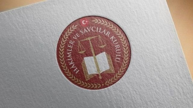 Hakimler ve Savcılar Kurulu'nun yaz kararnamesi:
▫️ 5 bin 426 hakim ve savcının yeri değiştirildi
▫️ 33 ilin başsavcısı değişti
▫️ Gezi Parkı davasında sanıklar için beraat talep eden hakim Tokat'a görevlendirildi
bbc.in/3Ojvvlq