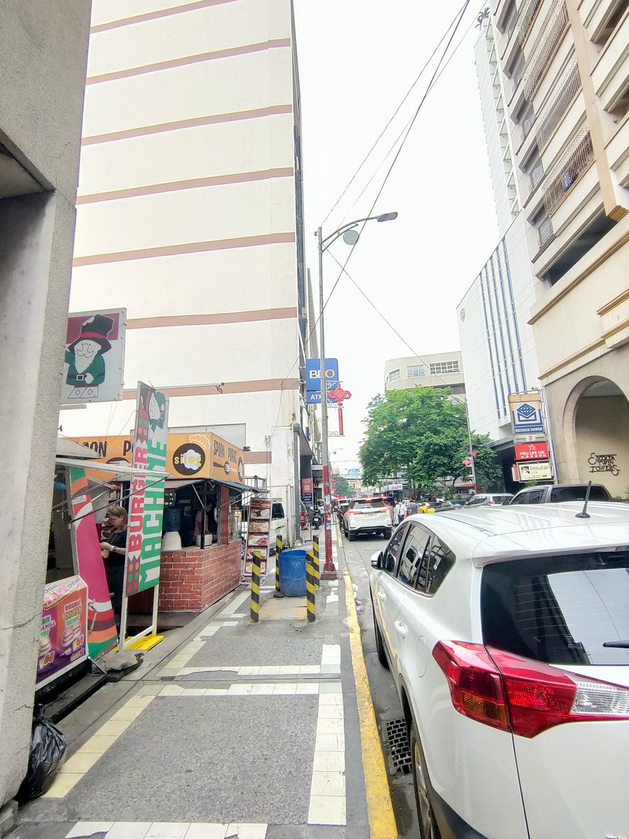 Reign1945's tweet photo. OG burger ba kamo? Hello BURGER MACHINE ๐โ๏ธ the famous buy 1 take 1 burger shop of batang 90's. Escolta branch โจ
#burgermachine https://t.co/BDxG4dSEAQ