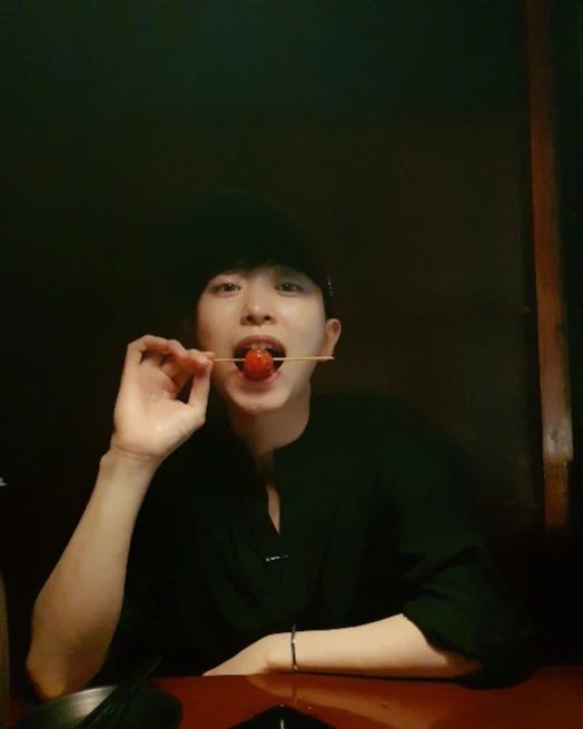 Laun_Thailand's tweet photo. [TRANS] 220620 #mni_msg_0812 Instagram

#มะเขือเทศราชินี🍅 #มะเขือเทศราชินีย่าง #มินซอกกี้🙋‍♂️ #คิมมินซอก

https://t.co/u3Hp7Zjm6h

#KimMinSeok #김민석 #LAUN #라운 https://t.co/lWHHSUnvCf