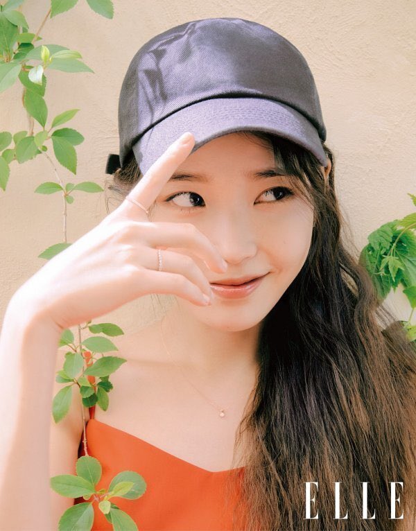 dlWldrma_iu's tweet photo. 아이유 제이에스티나 여름화보 실패없다 ..

2021                            2022 https://t.co/hIQEaIKzXL