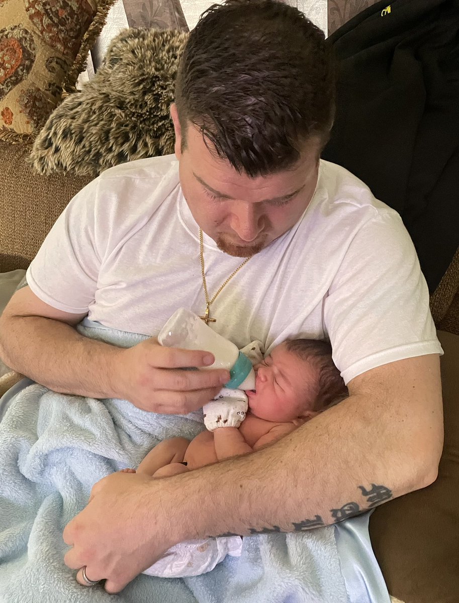 JesB103's tweet photo. @RIPNDipTraders Happy Father’s Day Jordy!! Thank you for all you do for our family..You’re an amazing father! We love you❤️🥰 #FathersDay2022 https://t.co/AnBQkHHdyU