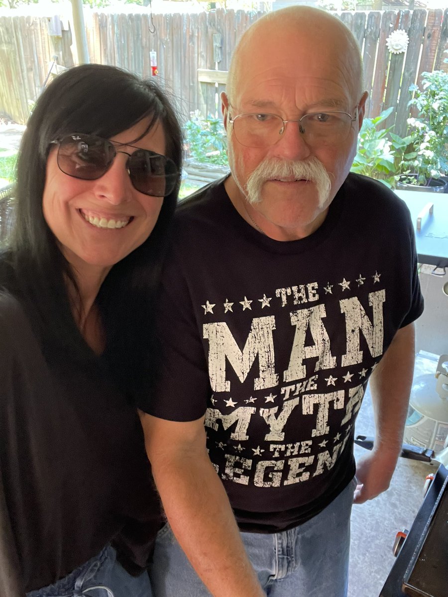Killin_itFtness's tweet photo. Happy Father’s Day to the most strongest man I know! #cancersucks https://t.co/9PwxCzeems