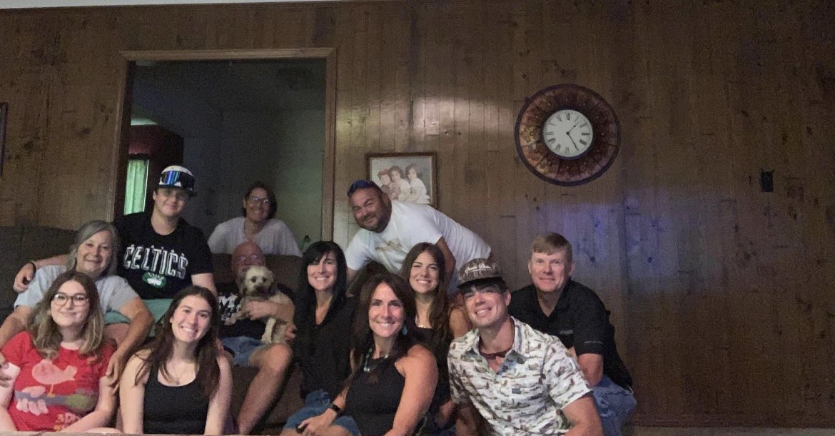 Killin_itFtness's tweet photo. Happy Father’s Day to the most strongest man I know! #cancersucks https://t.co/9PwxCzeems