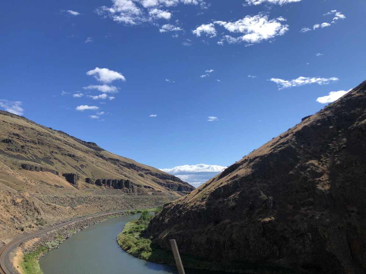 DaybreakRadio's tweet photo. Yakima River. Canyon camping. #yakama #NativeAmericans #camping #sunshine #remembertohydrate https://t.co/gl9wxgG34p