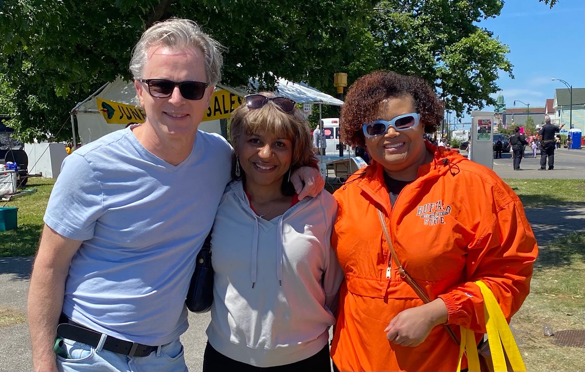 Academy for Human Rights (@ahrbuffalo) on Twitter photo <a href="/ahrbuffalo/">Academy for Human Rights</a> Executive Director, Drew Beiter & Board Members Toni Amos & Lisa Fronckowiak attended the #BuffaloJuneteenth Festival today. #Juneteenth commemorates the end of slavery in the US after the Civil War.
Learn more about Juneteenth here: nytimes.com/article/junete… <a href="/ahrbuffalo/">Academy for Human Rights</a> Executive Director, Drew Beiter & Board Members Toni Amos & Lisa Fronckowiak attended the #BuffaloJuneteenth Festival today. #Juneteenth commemorates the end of slavery in the US after the Civil War.
Learn more about Juneteenth here: nytimes.com/article/junete…