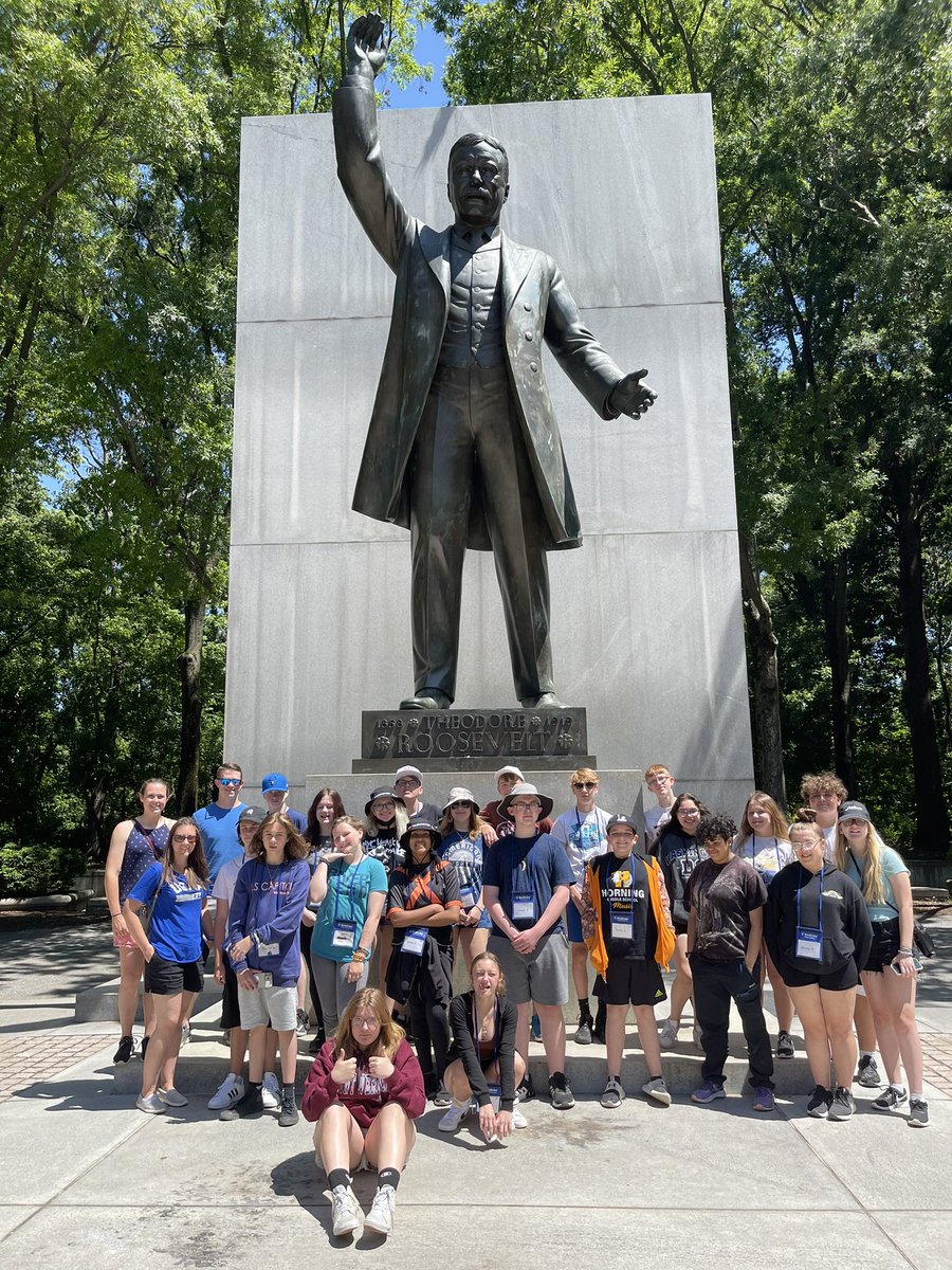 MrRileyReads's tweet photo. Last day in DC - headed home! Arlington Cemetery, Teddy Roosevelt Island, Historic Ben’s Chili Bowl, Iwo Jima/Air Force Memorials, and more. Completely exhausted, but what an amazing trip! #HawksInDC @HorningMiddle https://t.co/X6GBBc2mag