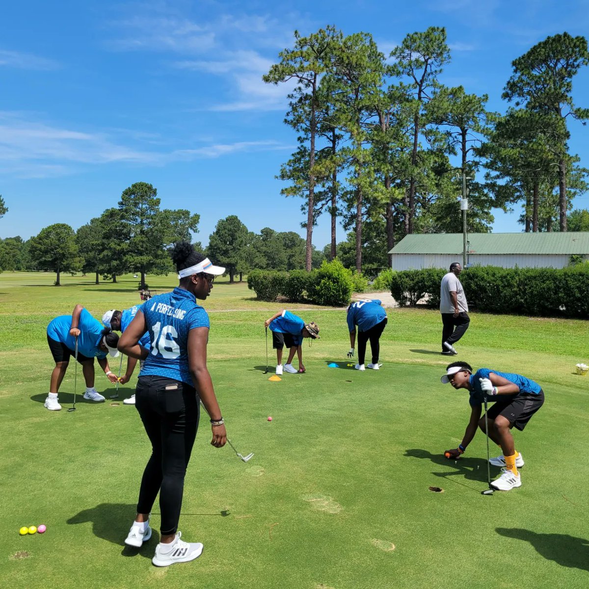 aperfswingyouth's tweet photo. Great #Saturday youth #golf and celebration of our 2022 high school graduate Alyssa McKnight!!
Huge thanks to our youth coordinators, sponsors, volunteers, Board members, parents, and youth!
#aperfectswing #Kingstree #KingstreeSC #KingstreeJrGolf #KingstreeGolf #charlottegolf https://t.co/Bk52DJmreP