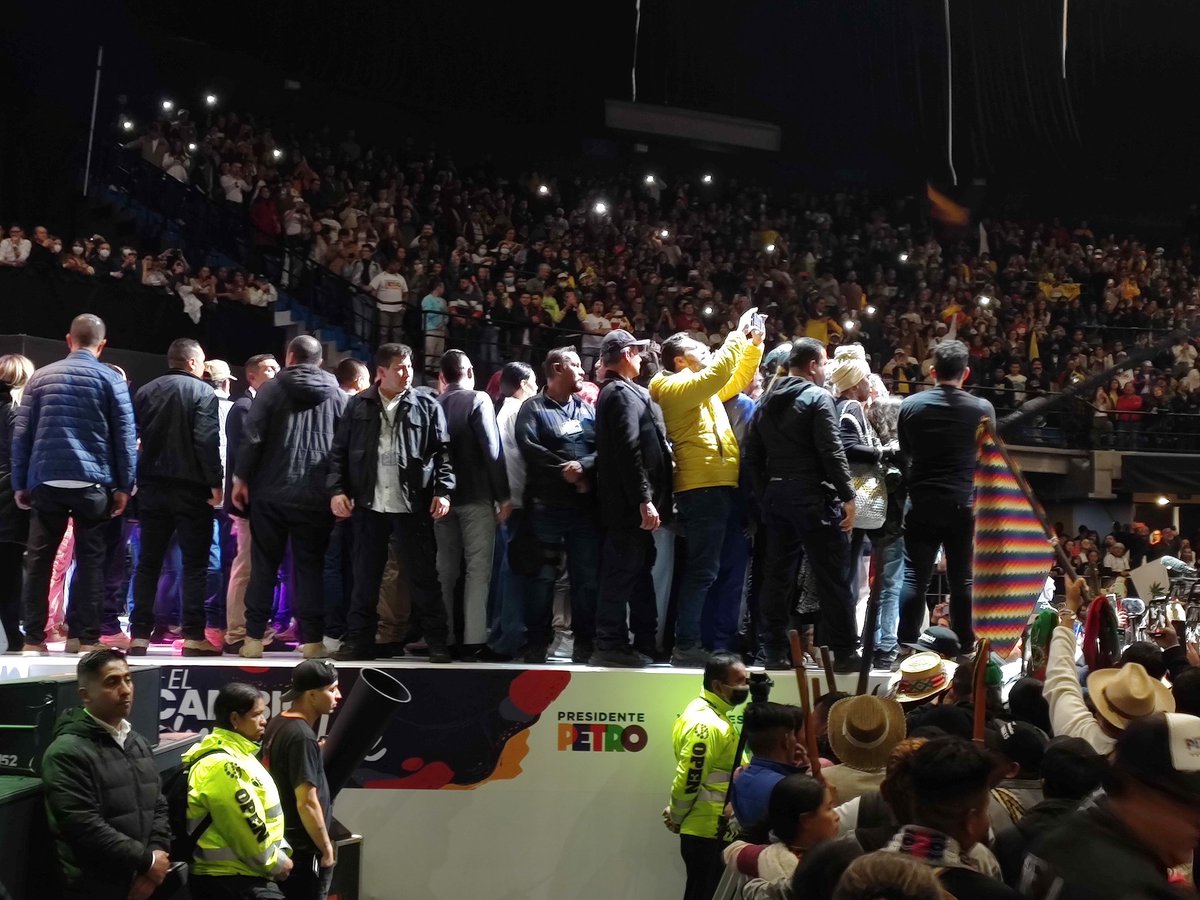 "Nosotros vamos a desarrollar el Capitalismo en Colombia, no porque lo adoremos, sino porque tenemos que superar los feudalismos y las viejas exclavitudes en Colombia": <a href="/petrogustavo/">Gustavo Petro</a> 

#GanoColombia