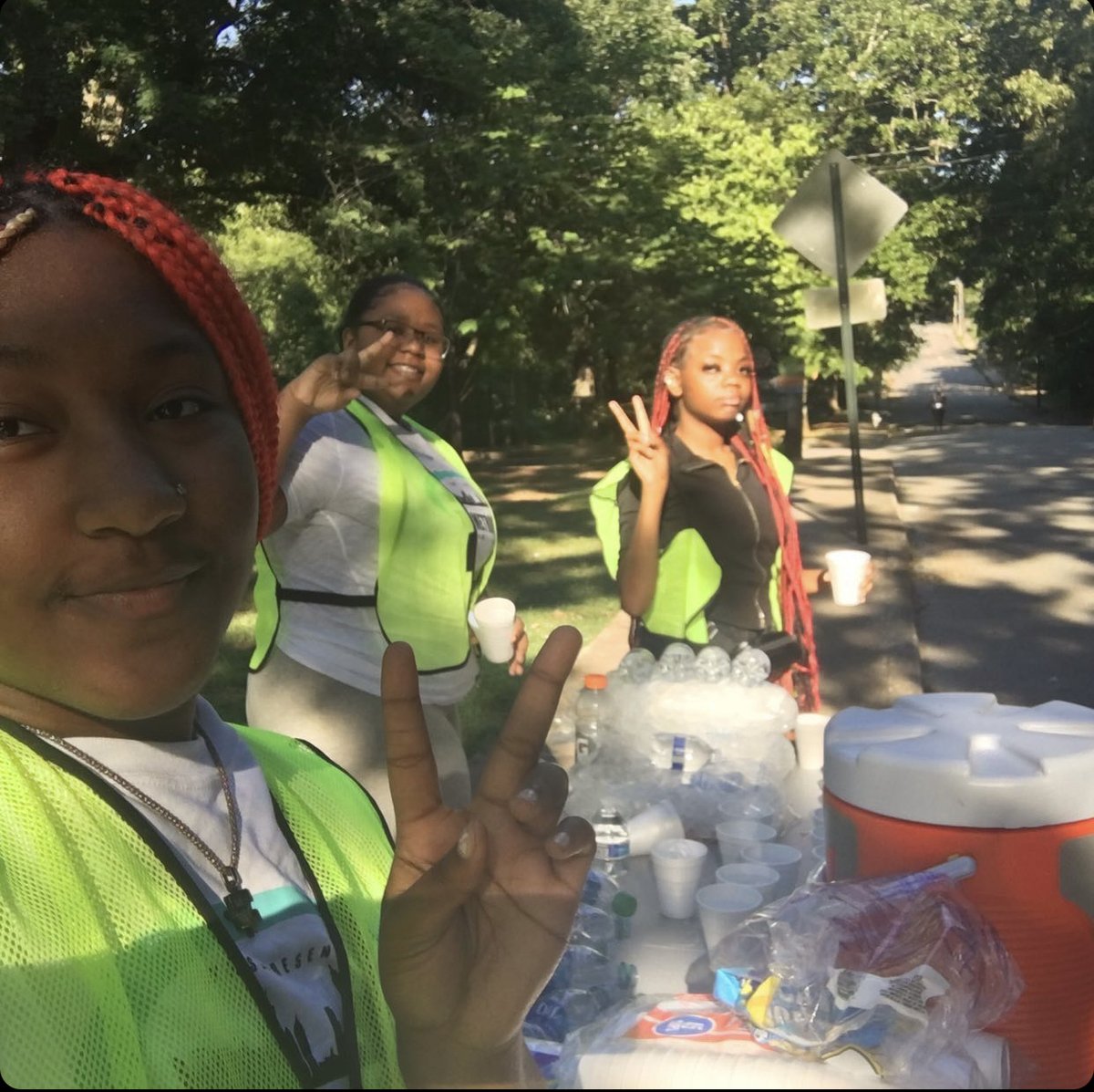 SAtl_athletics's tweet photo. Another day... another volunteer opportunity for our student-athletes! Thank you @TheVowerInc for always inspiring our students to give back! Changing the culture one student at a time! @PrincipalPFord @1APS_Athletics @apssatlantasga https://t.co/FLVxo7b11K