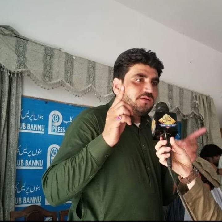 _AzeemButt's tweet photo. حادثہ تھا کہ جو گزر ہی گیا ،،،
کس کے جانے کی بات کرتے ہو ،،،
#Sunaid #Asad #Waqar #Imaad
4 نوجوانوں کو کل شمالی وزیرستان میں نا معلوم افراد نے بیہمانہ طریقے سے قتل کر دیا۔ یہ چاروں نوجوان امن کے حق اور اسلحہ کلچر دہشت گردی کے خلاد مضبوط نوجوان آواز سمجھے جاتے تھے۔
#RIP https://t.co/oAR7apcALv