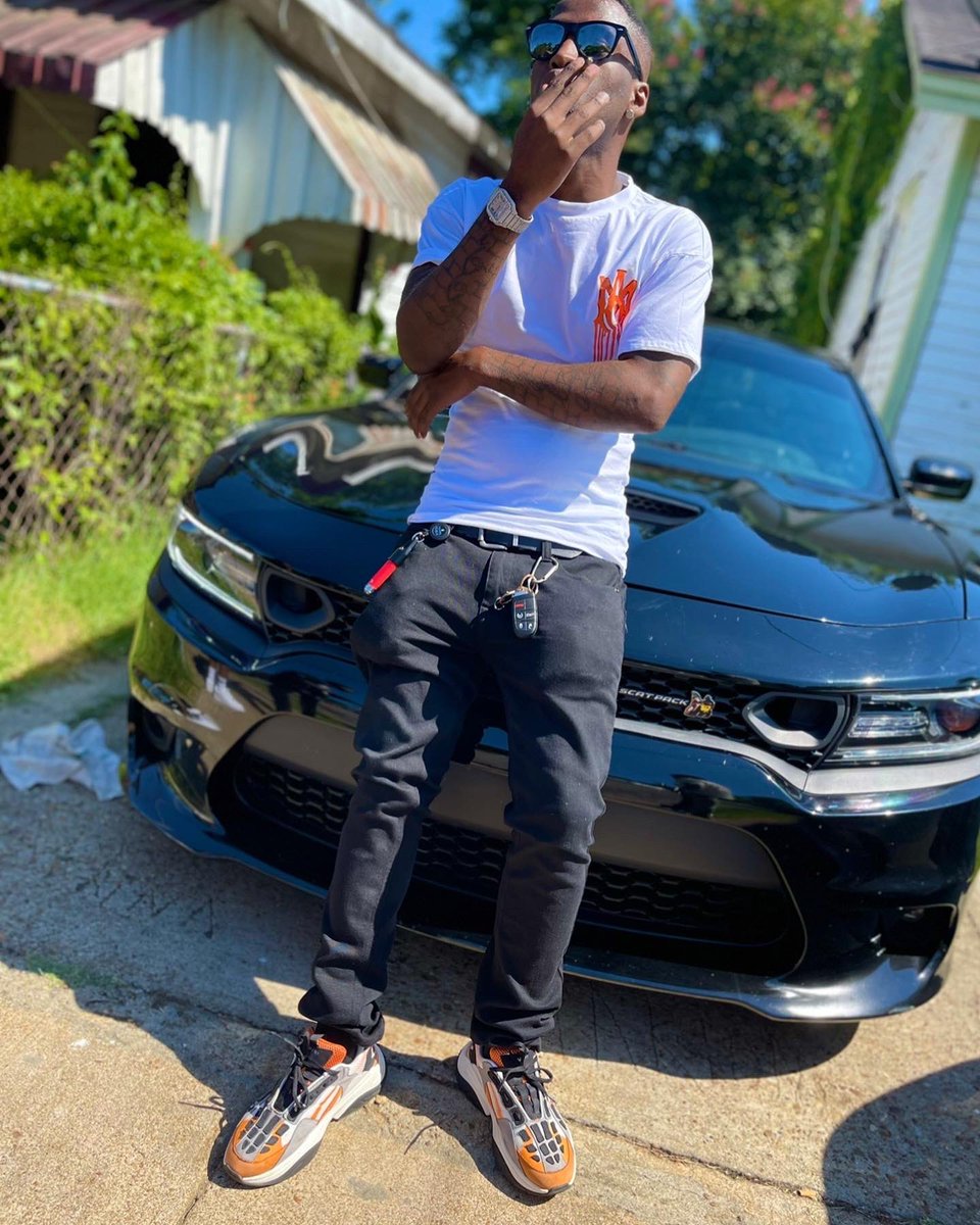 gwapboi_dayday's tweet photo. I done ran its up Ian going broke, that sh!t ain’t in my thoughts ! Yaaaaa digggg #FREECJ #LLBNB #LLMURK https://t.co/4GTB6OMaqh