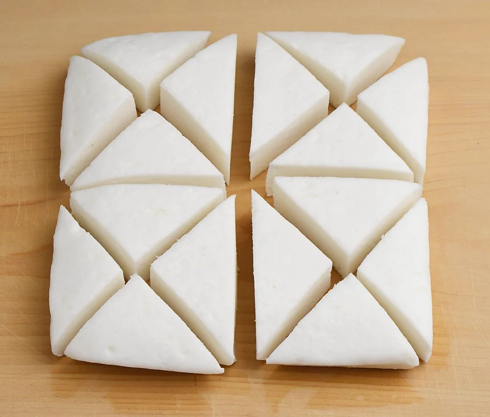 覚えておくと便利そう！「はんぺん」は包丁を使わなくても、あるものを使えば綺麗に切れる？！