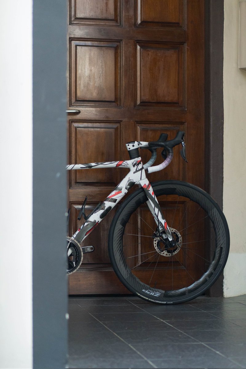 TCCCsg's tweet photo. Recently shot the #WilierTriestina Unico collaboration with Jun Inoue. The design of this limited edition frame by Jun Inoue carries elements from Shodo, a form of Japanese calligraphy, and street art. https://t.co/hxRkmKLzqe