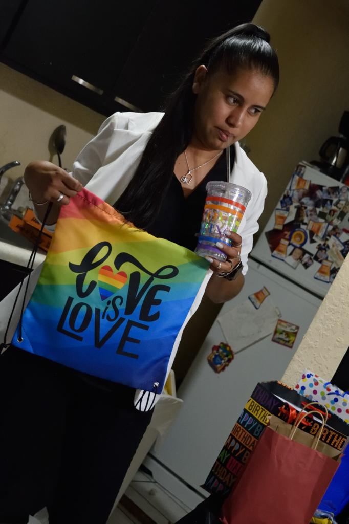 Fernanditalales's tweet photo. Hoy celebro el Pride porque puedo, porque tengo una familia que me apoya, me ama y me respeta, tengo la fortuna de hoy celebrar con orgullo el Pride y una vuelta más al sol ❤️ https://t.co/rjDOi2PTOl